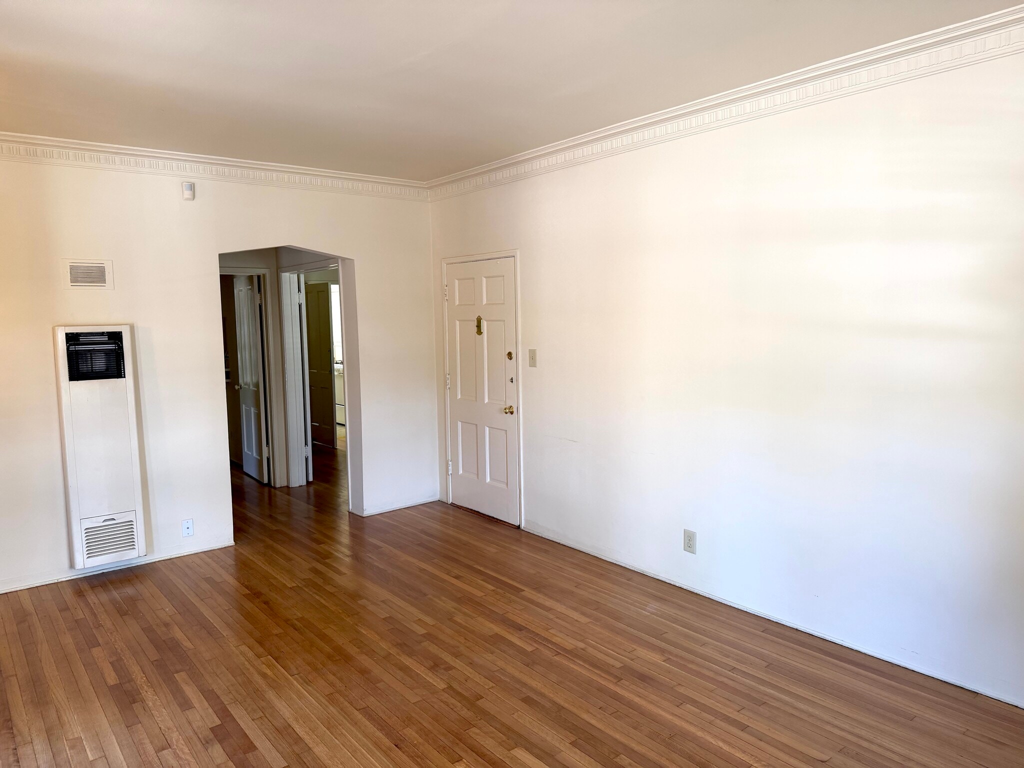 Building Photo - 5408 1/2 Franklin Ave