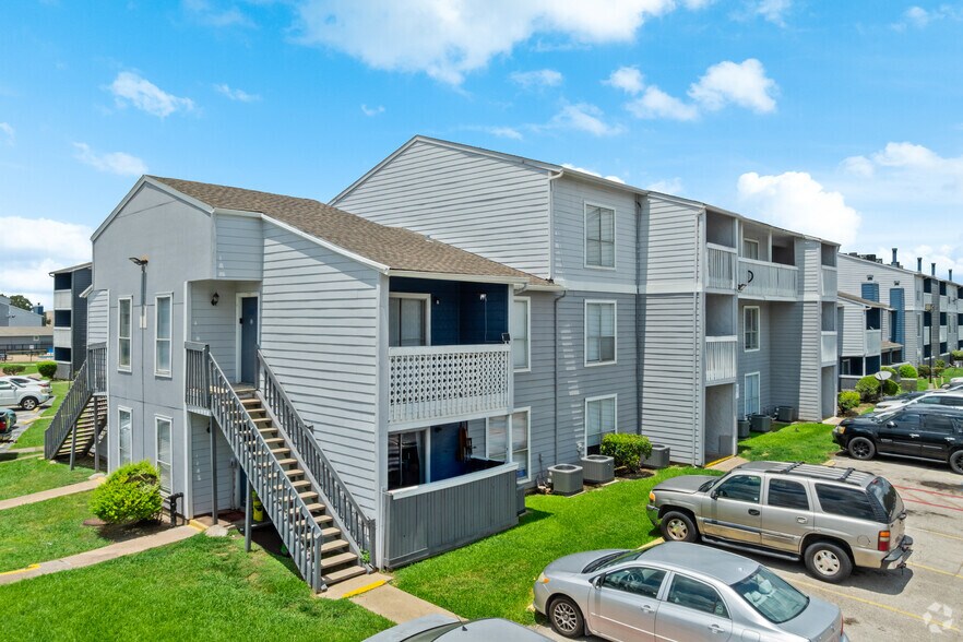 Building Photo - El Sol Del Rio