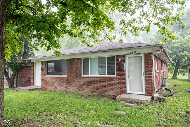 Primary Photo - 2248 N Leland Ave