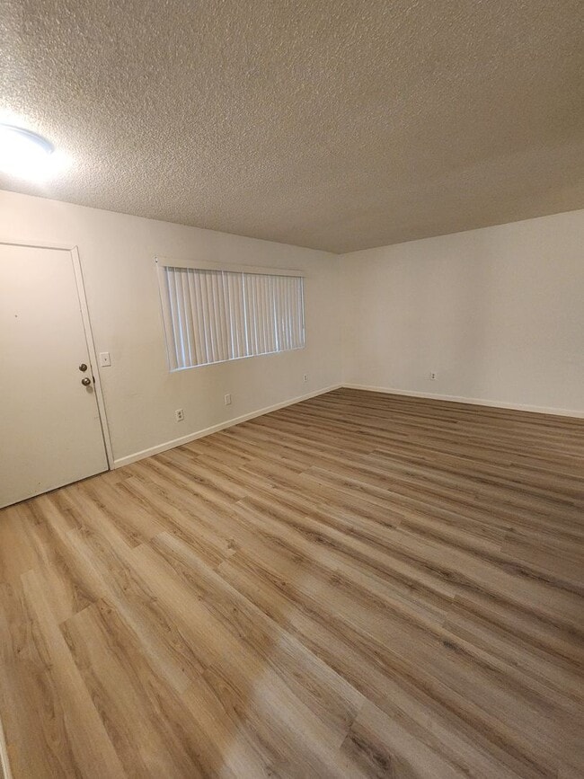 Building Photo - L77700