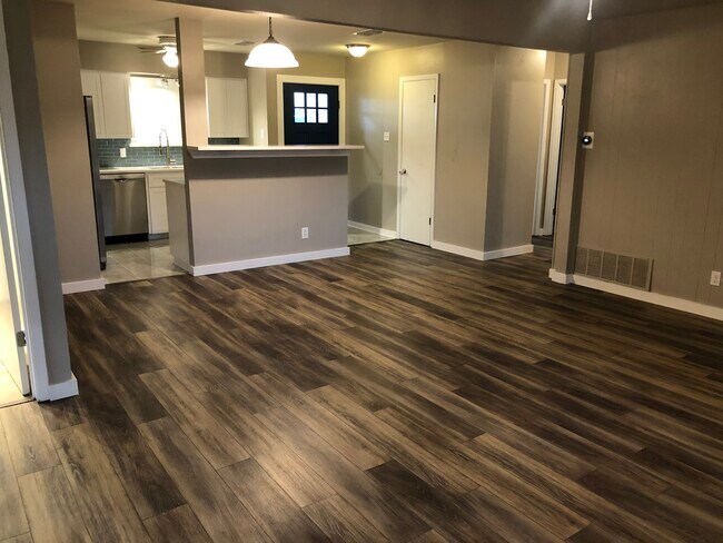 View of open floor plan - 9633 Chukar Cir