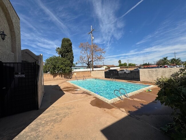 Building Photo - 2 Bedroom Townhouse in El Cajon