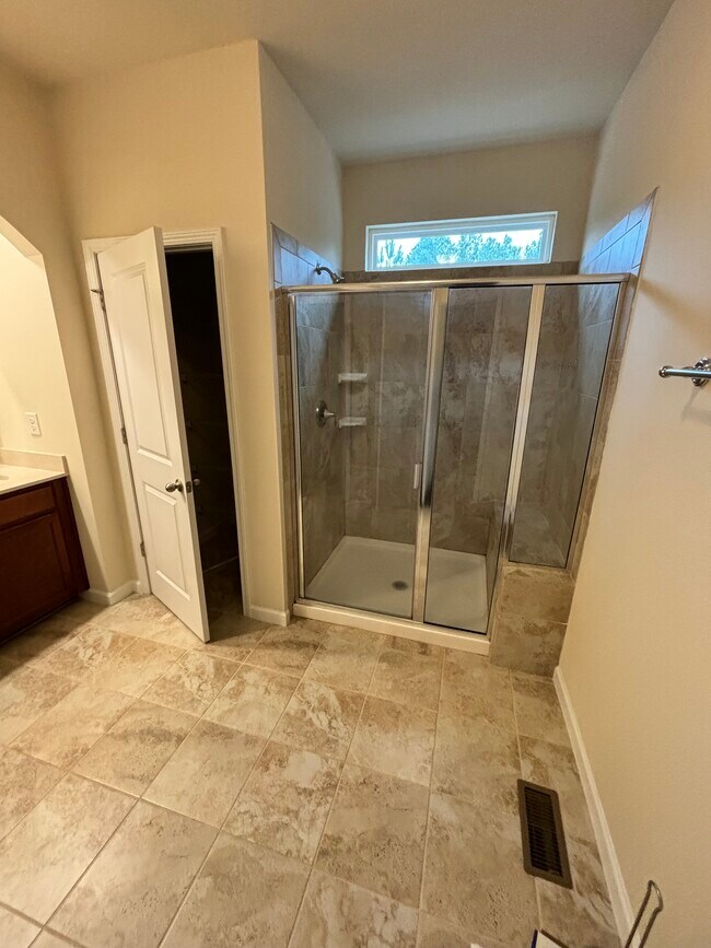 Building Photo - 1005 Epiphany Rd