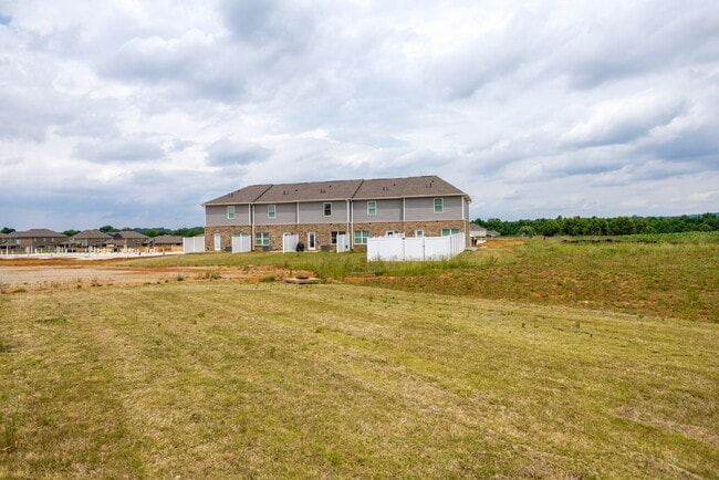 Building Photo - 7574 Discovery Pt Dr NW