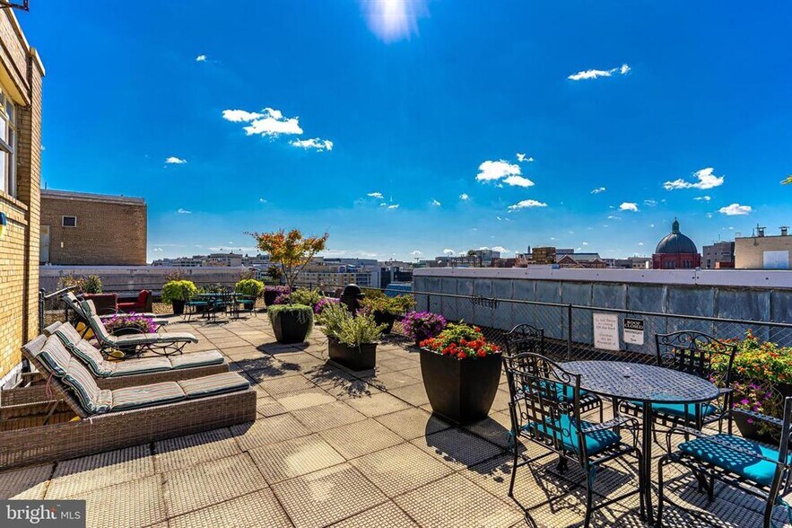 Building Photo - 1727 Massachusetts Ave NW