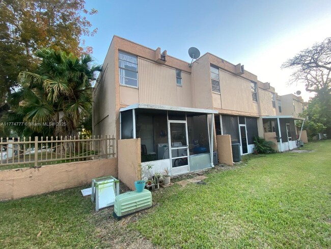 Building Photo - 5959 SW 69th St