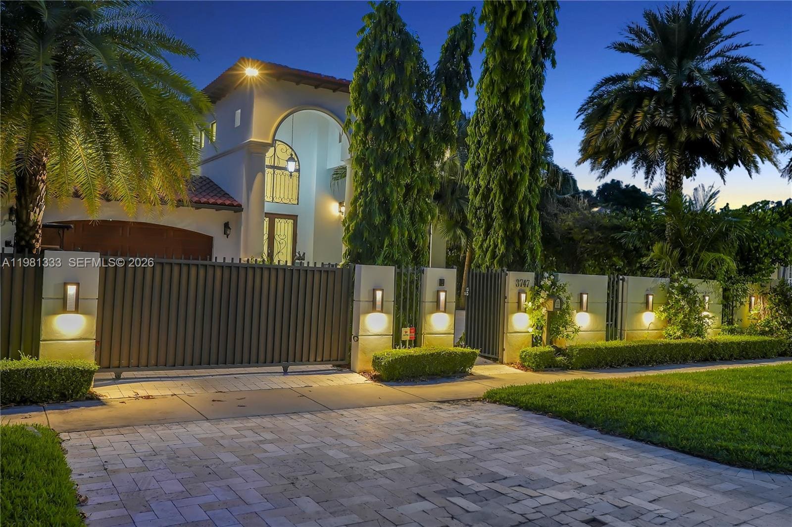 Building Photo - 3747 Prairie Ave