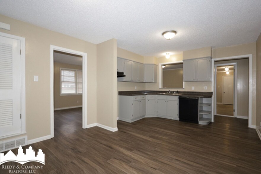 Building Photo - 616 N Roselawn Dr