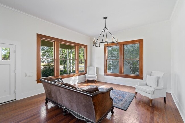 Building Photo - 603 E Losoya St