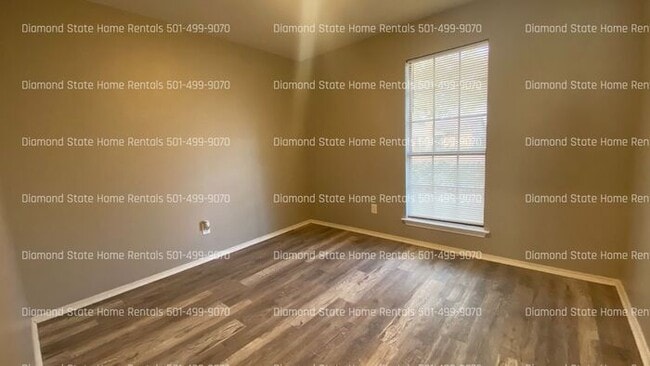 Building Photo - 611 Martin Ln