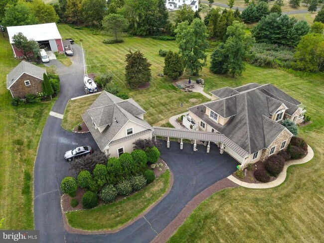 Building Photo - 86 Aqueduct Rd
