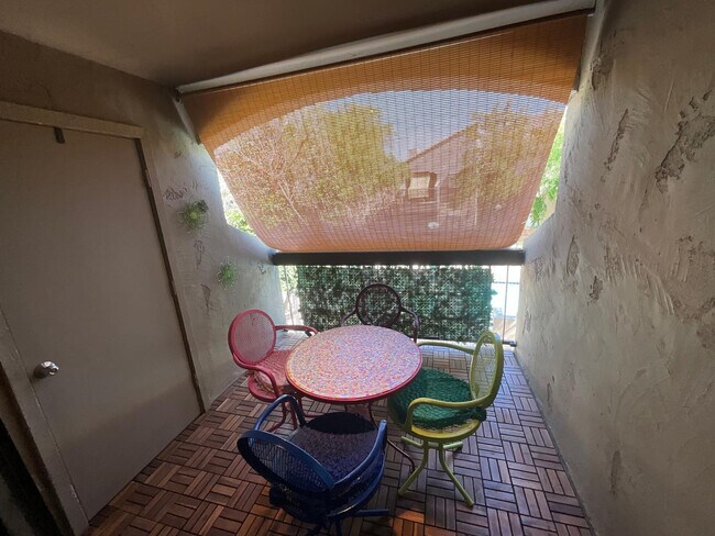 Building Photo - 747 S Ext Rd