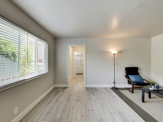 Building Photo - 1830 6th Ave