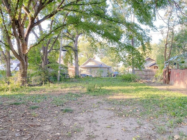 Building Photo - Cozy 2 bed 1 bath house $995 Sec 8 OK