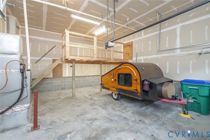 garage - 3620 Tanby Rd