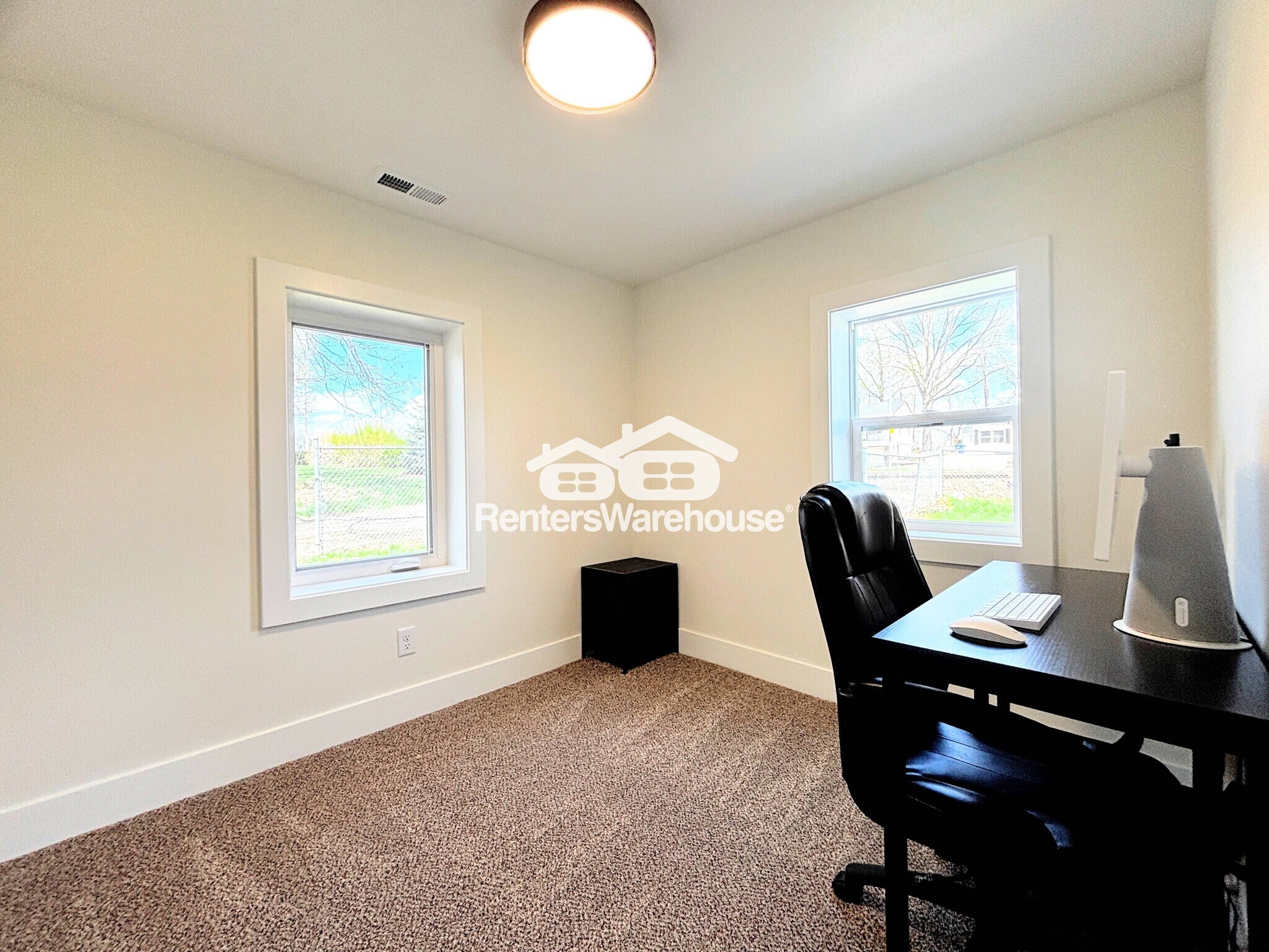 Building Photo - 4076 Indianola Ave