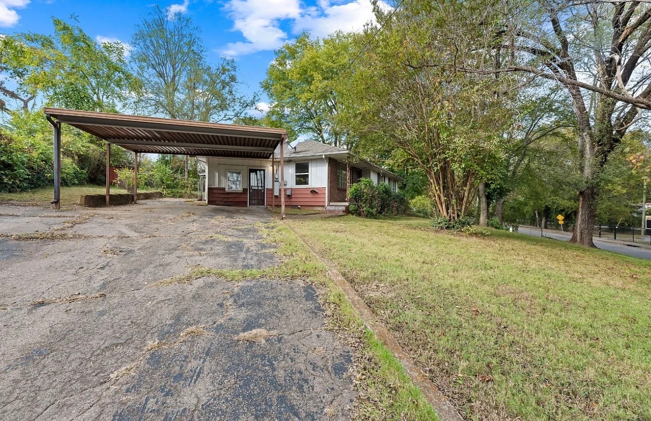 Building Photo - 1829 River Dr