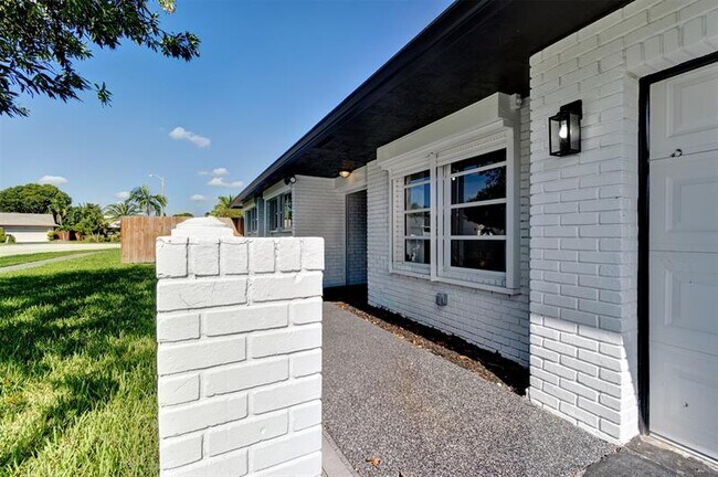 Building Photo - 1921 NW 40th Ct