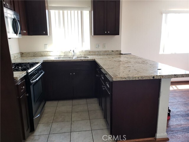 Building Photo - 14537 Archwood St