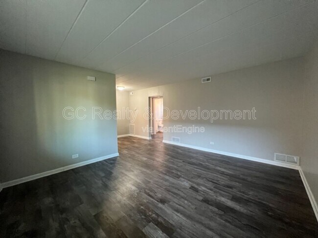 Building Photo - 324 Wilson Ave