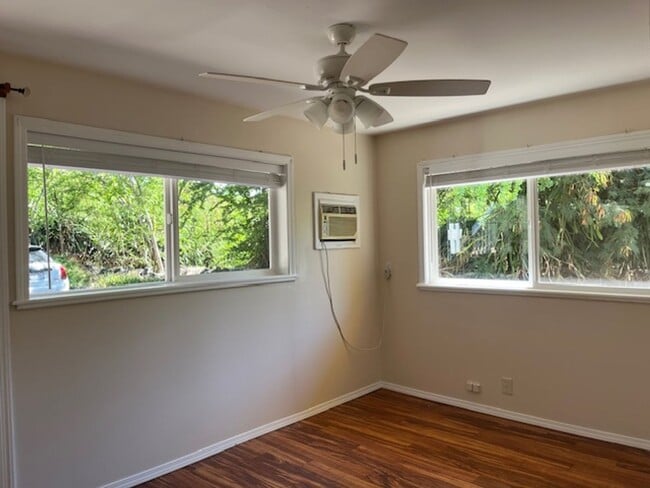 Building Photo - 3 Bedroom / 3 Bath Home with Ocean Views and World Class Surfing on Ali'i Dr