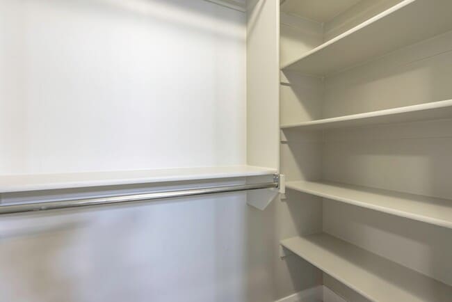 Building Photo - 3 Bedroom Townhome in Hidden Valley with C...