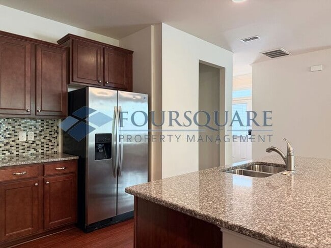 Building Photo - Spacious End-Unit Townhome with 2-Car Garage & Private Patio – Near Beaver Creek & Downtown Apex