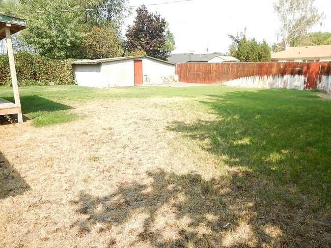 Building Photo - 3 Bedroom, 1 Bathroom in Heights Subdivisi...