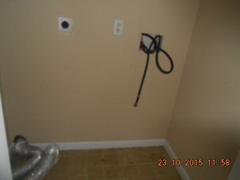 Building Photo - 233 SE Van Loon Terrace