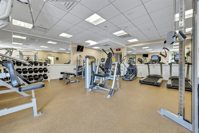 Building Photo - 701 Pelham Rd