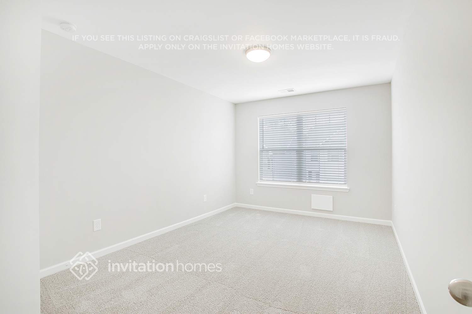 Building Photo - 3941 Lake Manor Way