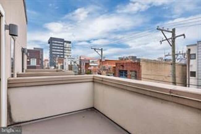 Building Photo - Beautiful Northern Liberties Townhome