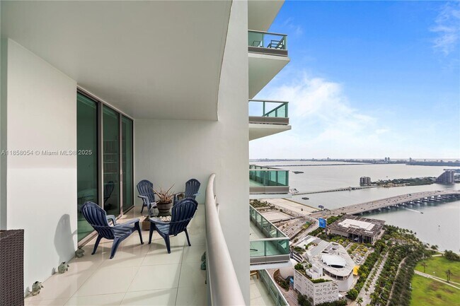 Building Photo - 900 Biscayne Blvd