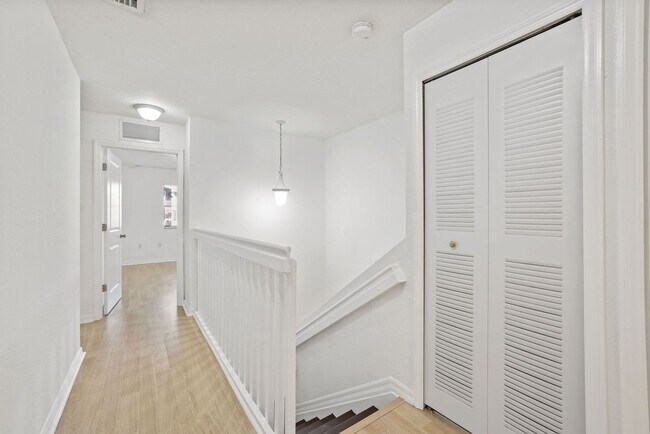 Building Photo - Cutler Bay Townhouse