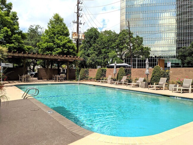 Building Photo - 5001 Woodway Dr