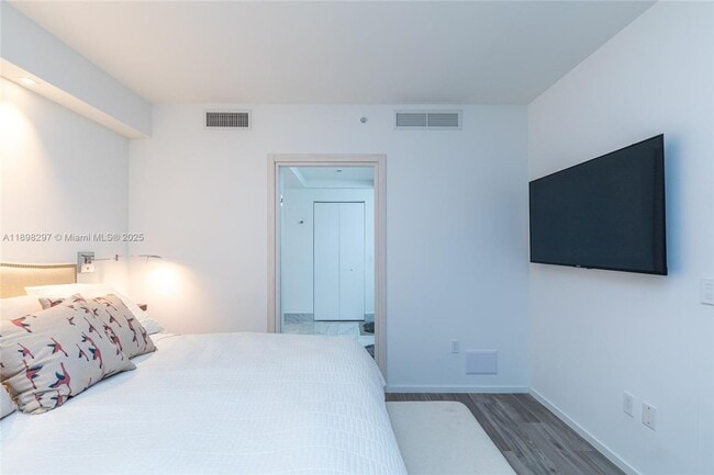 Building Photo - 801 S Miami Ave