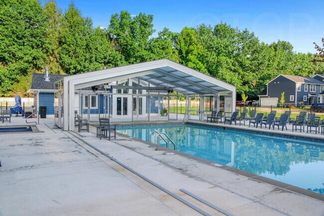 Building Photo - 720 Ravine Ln