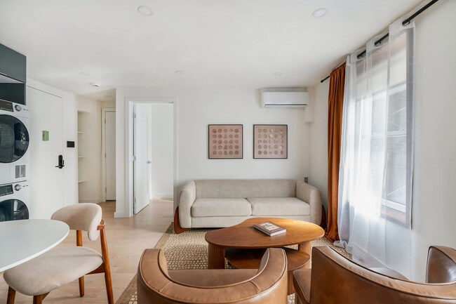 Building Photo - 335 E 22nd St