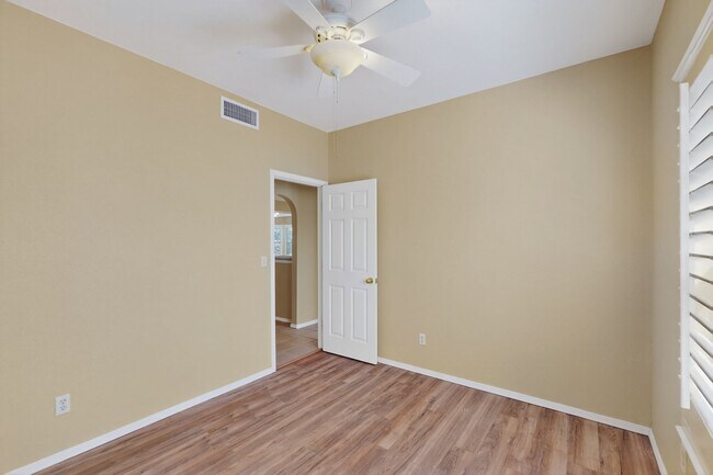 Building Photo - 6017 Ojo De Agua Dr