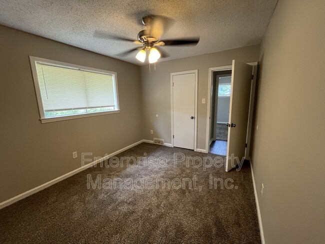 Building Photo - 3535 Debby Dr