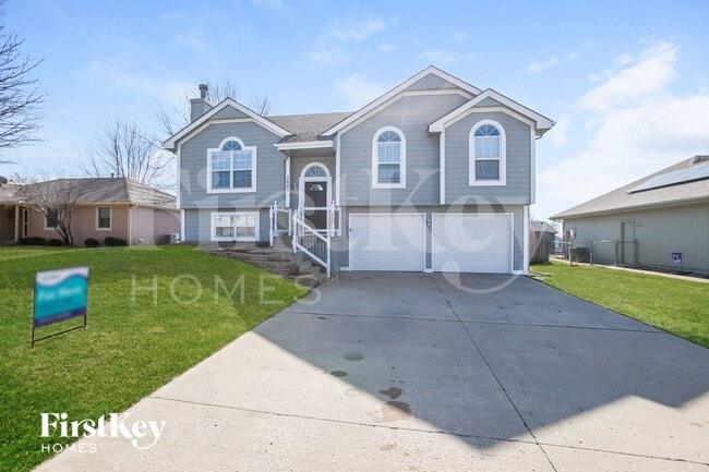 Building Photo - 1603 Roberta Dr