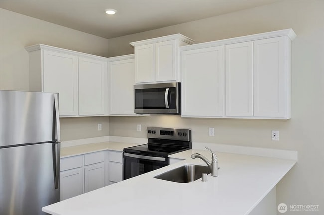 Building Photo - Spacious 4-Bedroom, 3-Bath Home in Tacoma