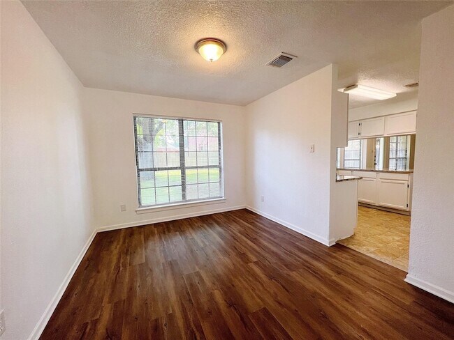Building Photo - 616 Valley Spring Dr