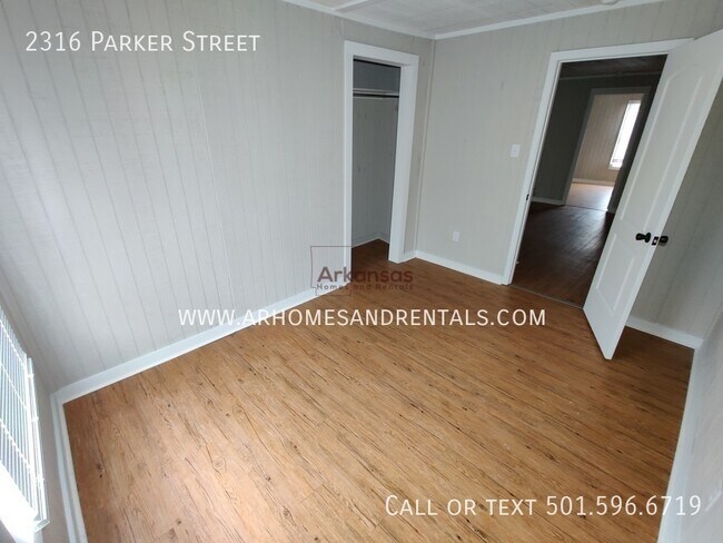 Building Photo - 2316 Parker St