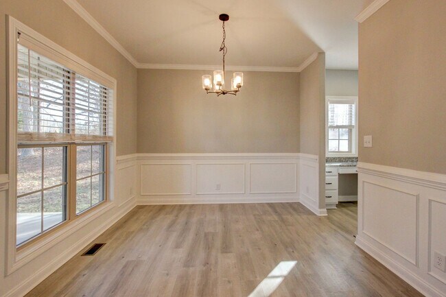 Building Photo - 2086 Ussery Rd S