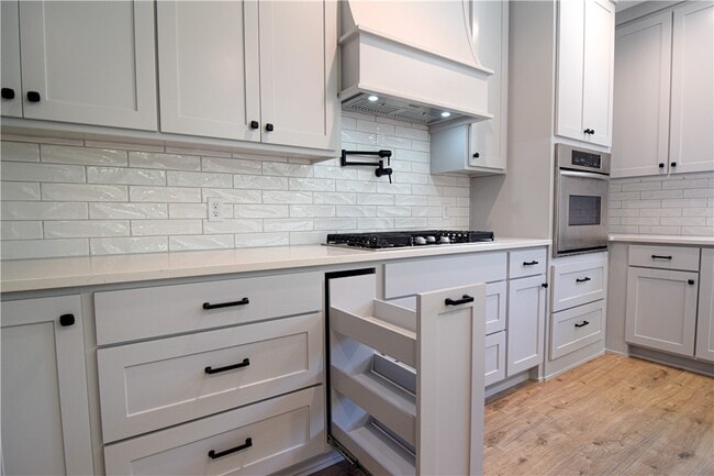 Building Photo - 13734 Canal St