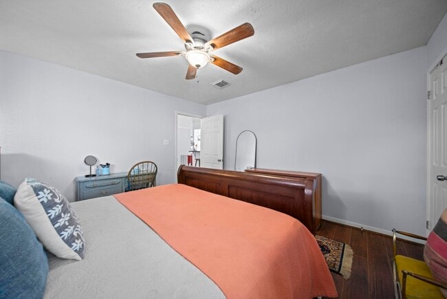 Building Photo - 8606 Twisting Vine Ln