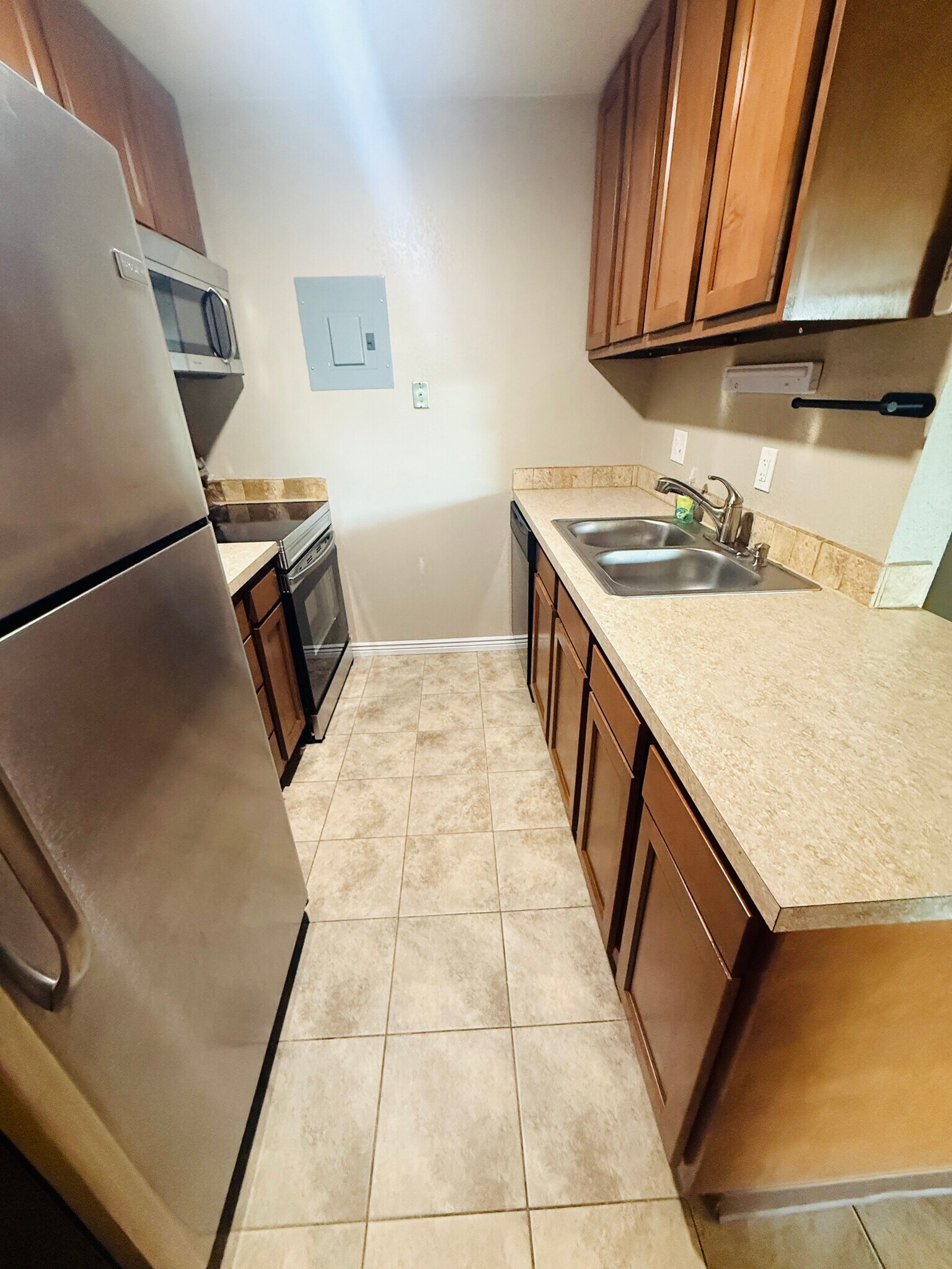 Building Photo - 2227 Canyon Blvd