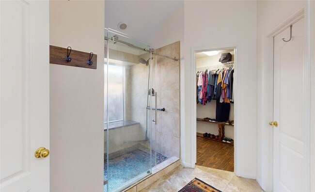 Building Photo - 6014 Knollwood Tr