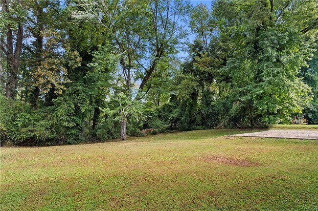 Building Photo - 2229 Beecher Cir SW